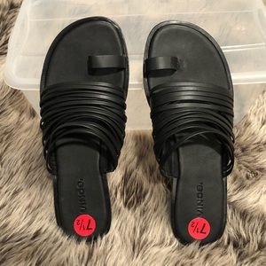 VINCE BLACK SANDALS-NEW W/O BOX